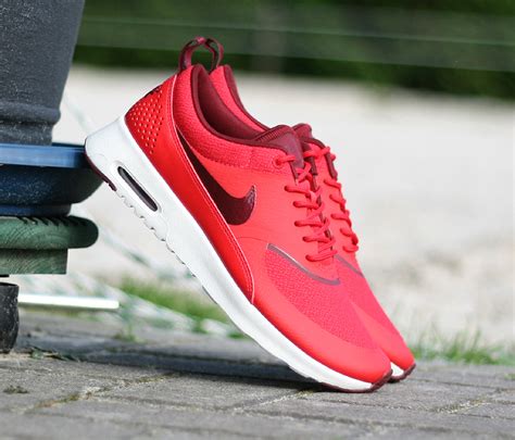 nike air max thea damen dunkel rot|air max thea foot locker.